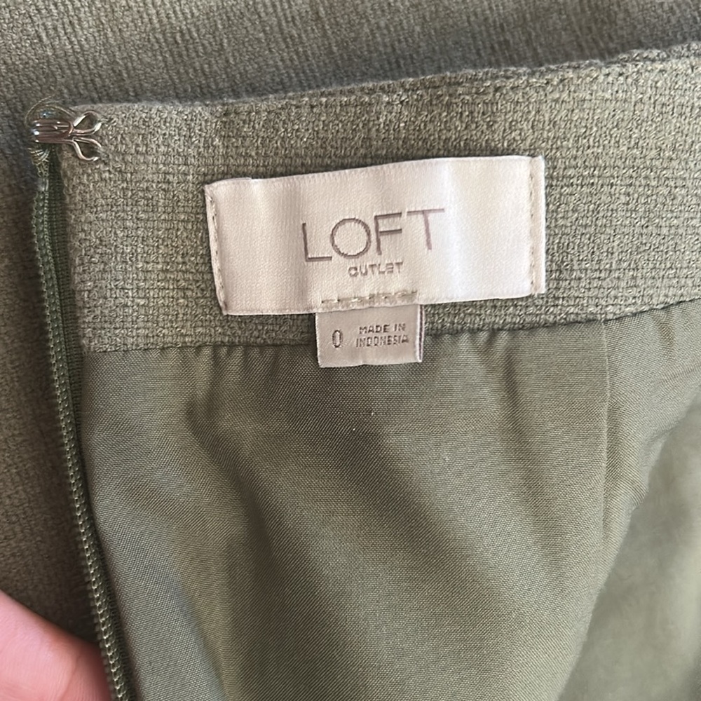 LOFT Olive Green Skirt with Pocket Detailing Size 0 - Picture 5 of 7
